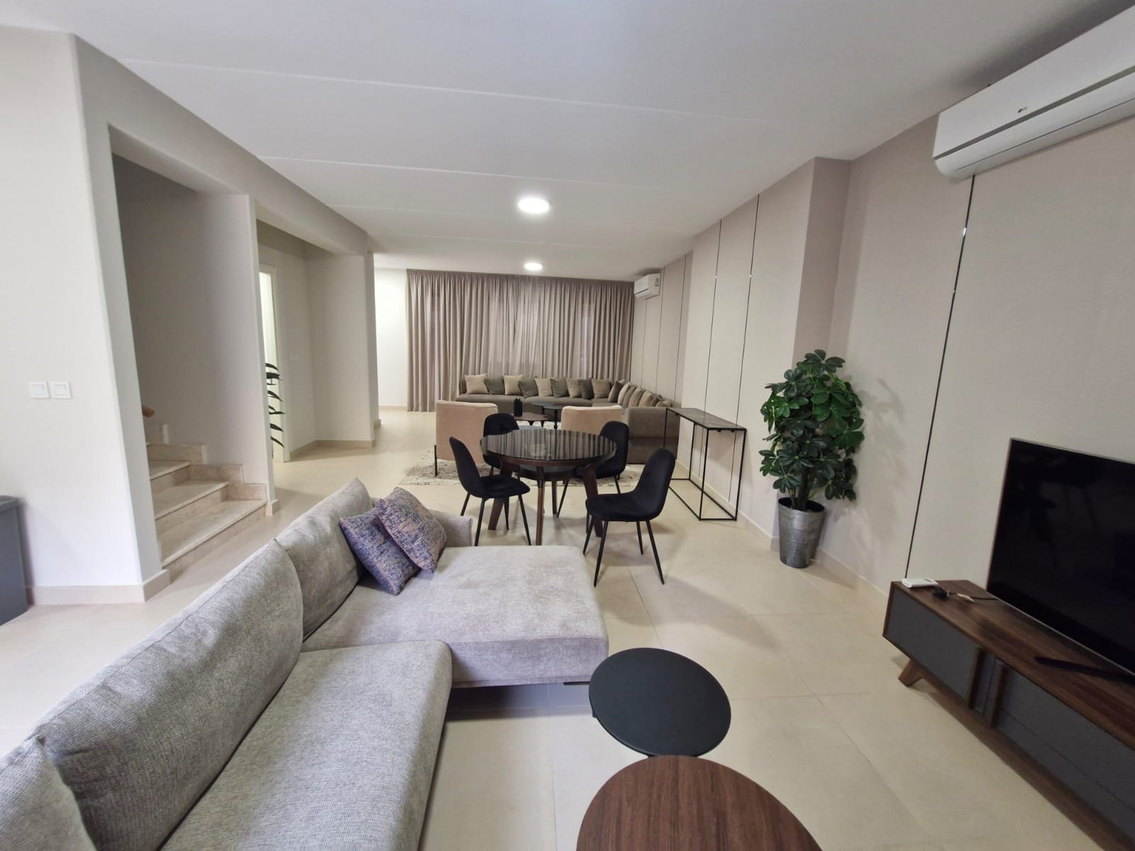 🏡 *Modern Townhouse for Rent furnished in Sedra (Roshn) – Stylish & Family-Friendly* 👨‍👩‍👧‍👦